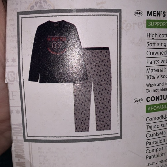 🧹HARRY POTTER MEN’S PAJAMA SET 🧹 - Picture 2 of 8